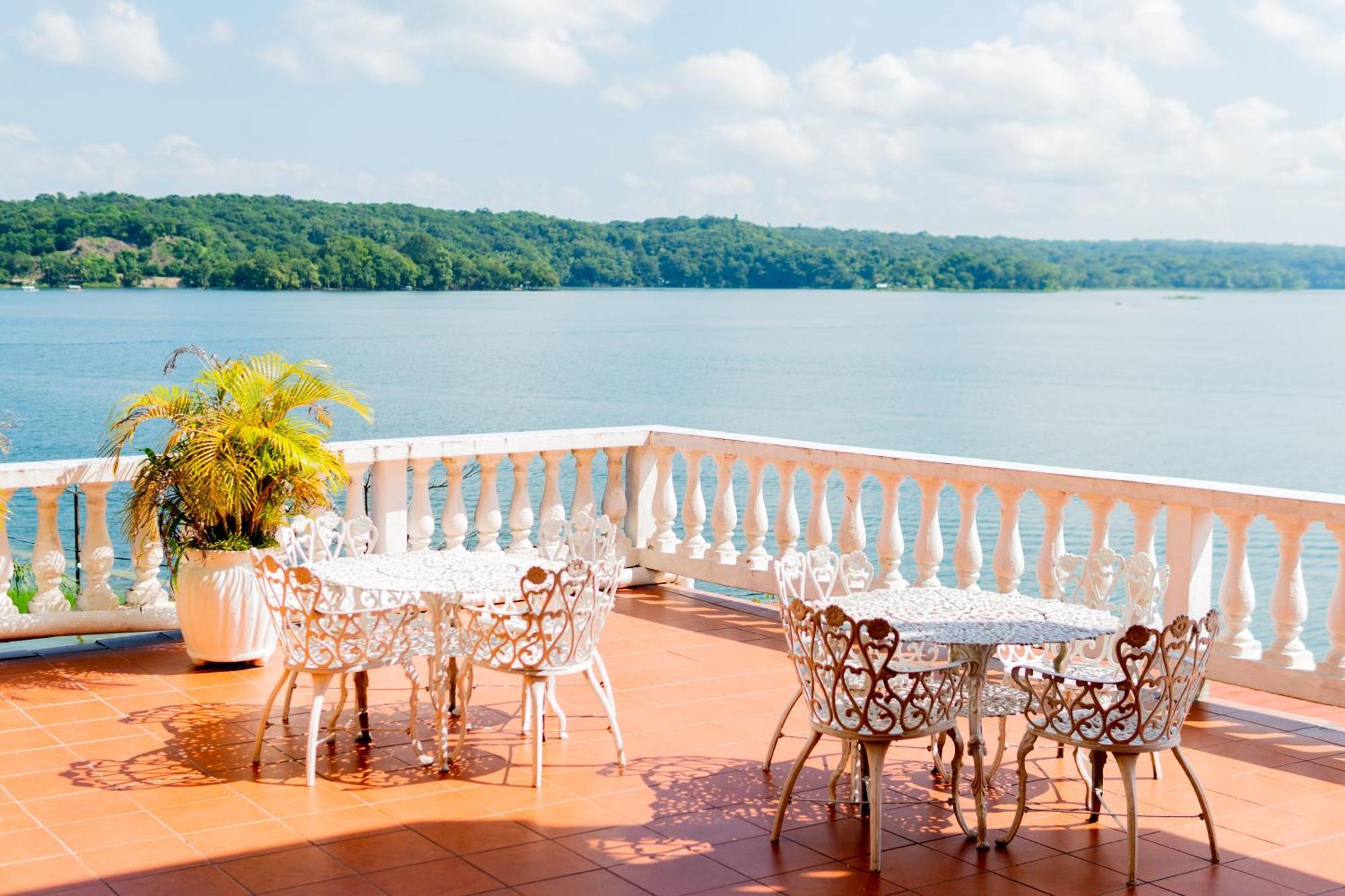 Hotel Villa Del Lago 플로레스 외부 사진